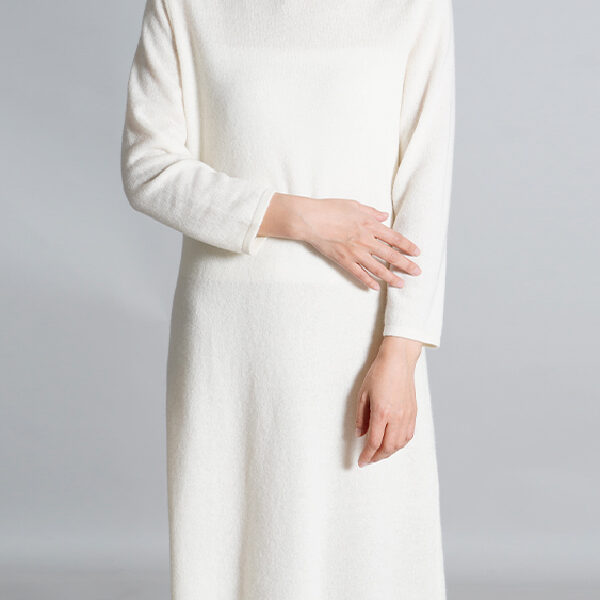 SkuCY-!111619Material100% CASHMERE StyleThree-quarter Sleeves FeatureSolid Color NecklineHigh-neck OccasionUrban