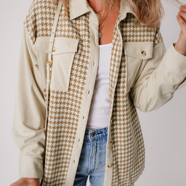 Get ready to up your outerwear game with this trendy and functional shirt jacket. Featuring stylish chest pockets for added convenience and detail