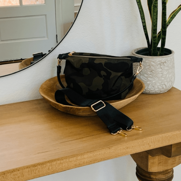 This adorable yet very functional nylon compact crossbody is the perfect  bag for your quick zips around town in style.This stunning bag features a space saving design perfect for your phone