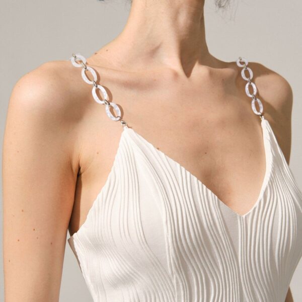 Details:- Color: White- Chain Straps- Pearl StrapsExude your femininity and romantic vibe with this pearl straps. Perfect for layering
