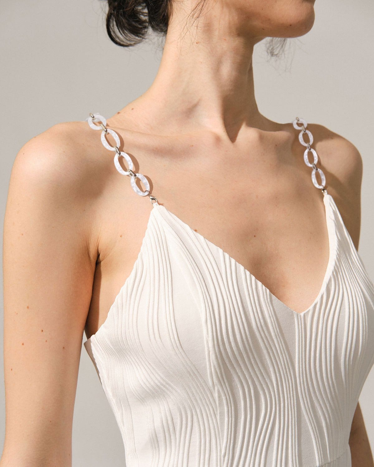 Details:- Color: White- Chain Straps- Pearl StrapsExude your femininity and romantic vibe with this pearl straps. Perfect for layering