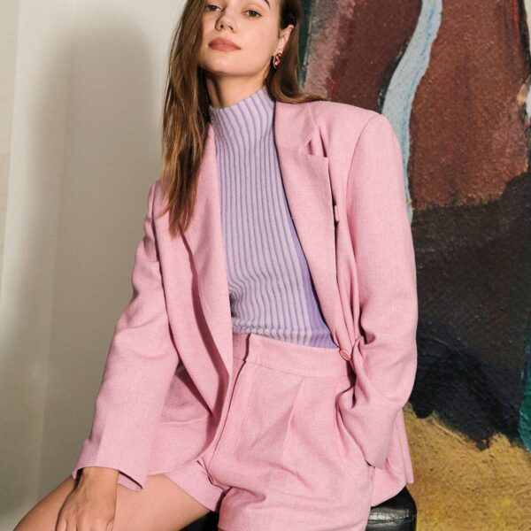 Details:- Model is 5′ 74″