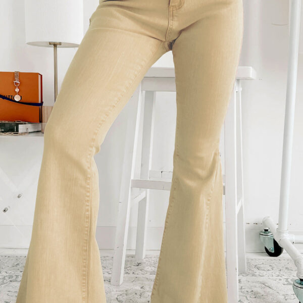  Embrace your inner fashionista with our Raw Edge Mid Waist Flared Jeans! These flare fit pants are the perfect addition to your wardrobe for a chic