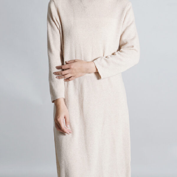 SkuCY-!111619Material100% CASHMERE StyleThree-quarter Sleeves FeatureSolid Color NecklineHigh-neck OccasionUrban