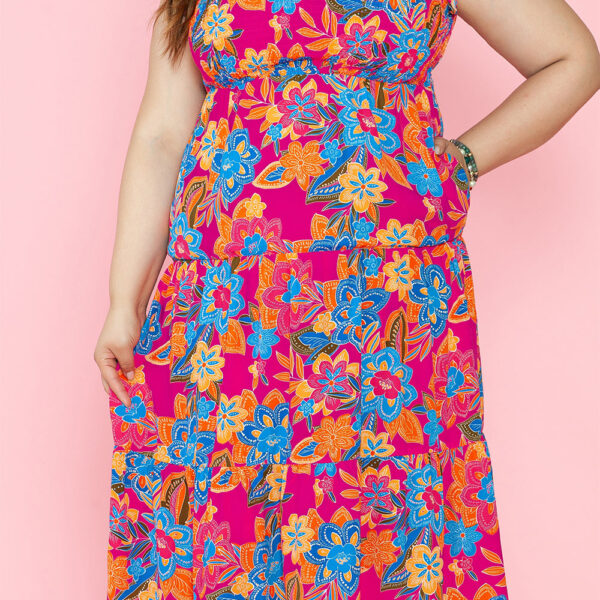 This fabulous and flirty long dress will definitely grab attention with its vibrant floral pattern. The lightly ruched front and back add a distinctive twist. The layered silhouette adds dimension and flair. Plus