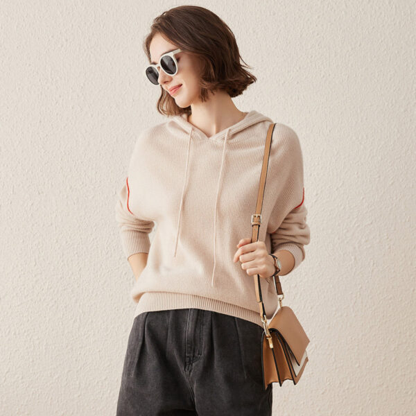 This casual knit hoodie combines minimalism and style
