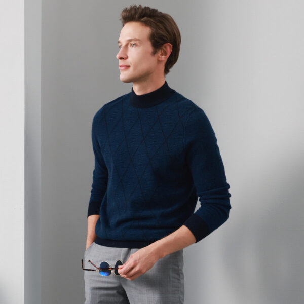 Material: Experience the unparalleled luxury of our 100% cashmere sweater. This exquisite garment is crafted from the finest cashmere fibers