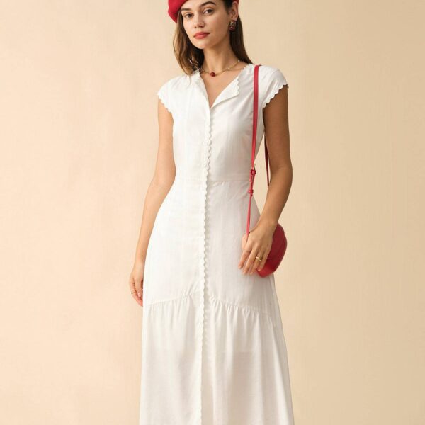 Fabric:It is made of Polyester and Cotton. Polyester is an artificial fiber that feels soft