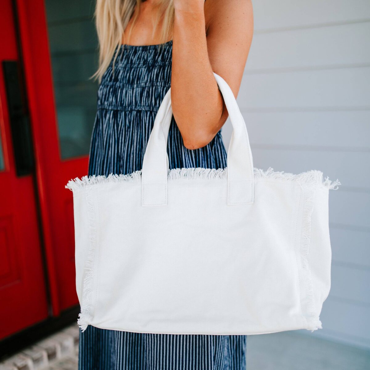 PRODUCT DESCRIPTIONThese fray canvas totes are the perfect size for everyday use and will easily become your favorite go-to bag. Simple and super cute the fray totes have a sturdy feel and includes a top zipper up to secure your loose items. Light wei