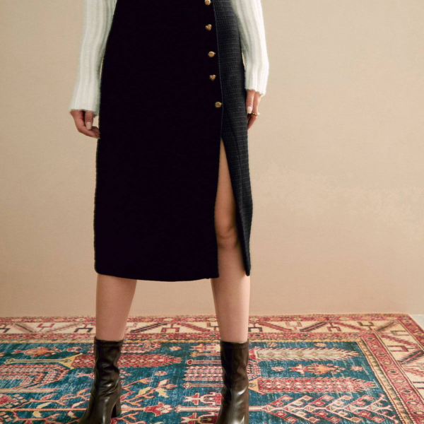 Details:- Decorative buttons- A-line design- Side slit- Street Style- PencilFabric:This skirt is made of Polyester