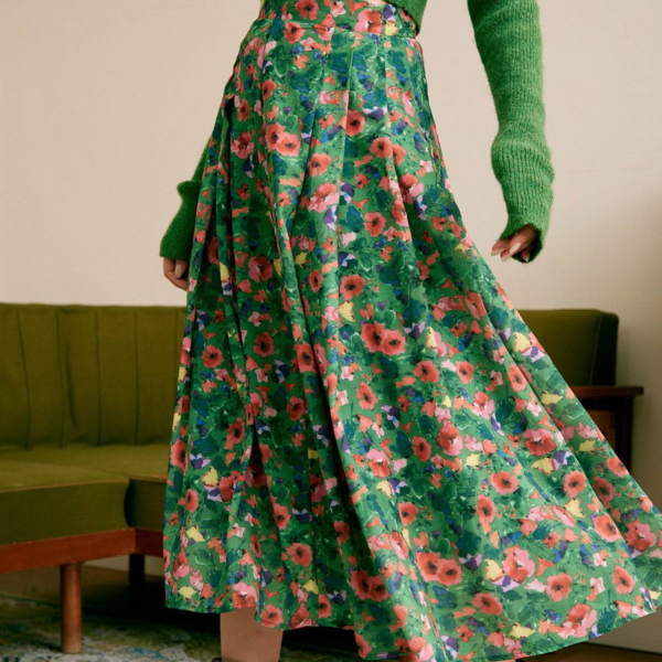 Details: - Model is 5′ 8½″
