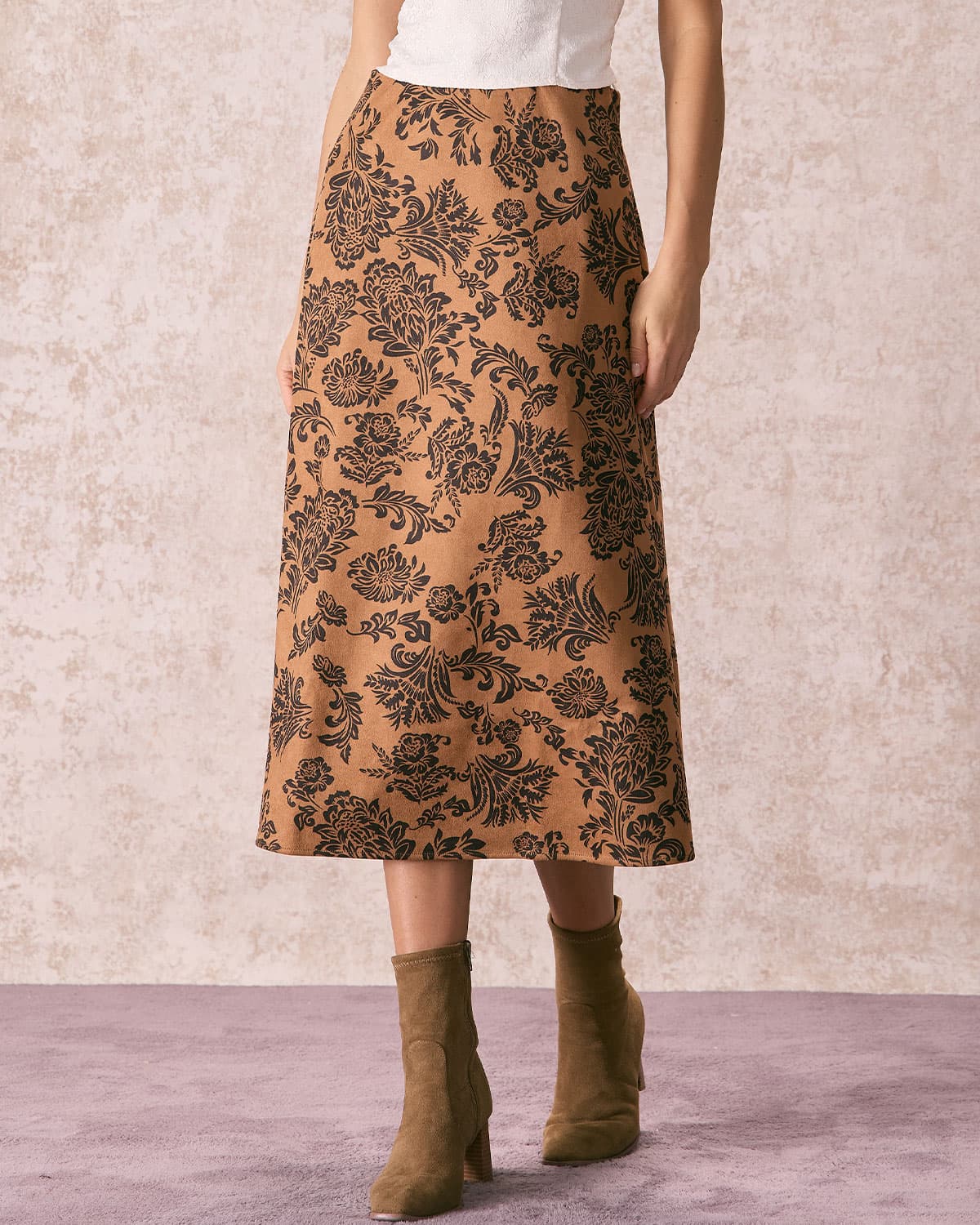 Details:- Brown- Daily- Floral Print- Zipper Fly- High Waisted- Regular Fit- 90% Polyester