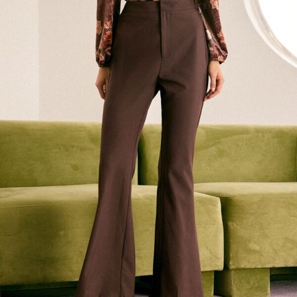 FabricThis High-waisted Pants are made of Polyester. Polyester is an artificial fiber that feels soft