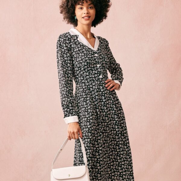 Details:- Collared- Patchwork dress- Long Sleeve dress- Buttons- High waistedFabric:It is made of Polyester. Polyester is an artificial fiber that feels soft