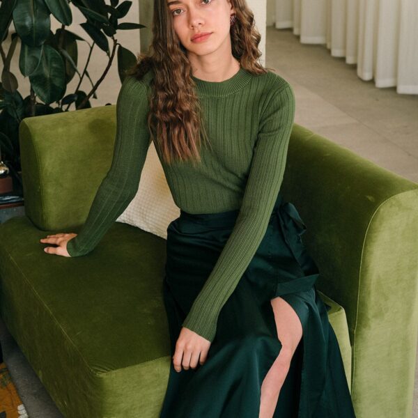 Details:- Round neck- Solid color- Slim fitting- Ribbed- KnitwearFabric:It is made of Acrylic. Acrylic has such characteristics as softness