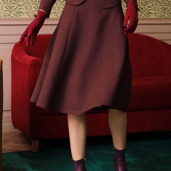 Details:- High Waisted Skirt- Tweed- Invisible zip- Slim fitting- Pleated SkirtFabric:It is made of Polyester. Polyester is an artificial fiber that feels soft