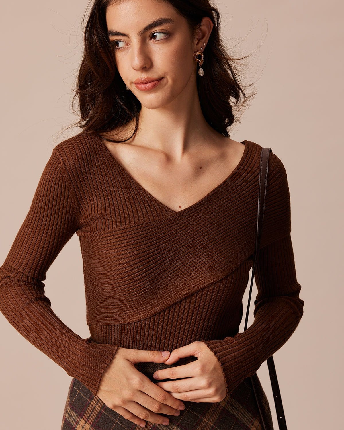 Details:- Ribbed- Criss-Cross- Off The Shoulder- Regular- Slim Fit- Medium Stretch- 100% LyocellFabric:This Ribbed Top is made of Lyocell. Lyocell is absorbent