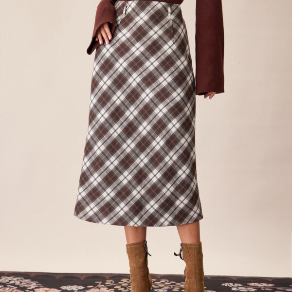 Fabric:This Satin Midi Skirt is made of Polyester and Cotton. Polyester is an artificial fiber that feels soft